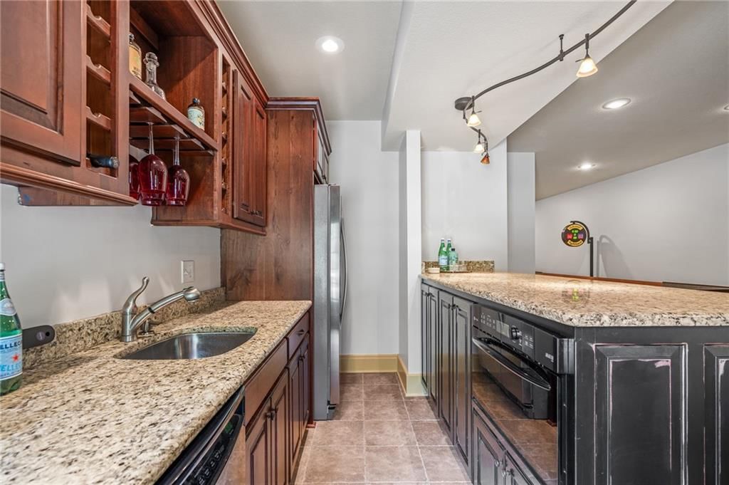 15800 Parkhill Street — photo 48