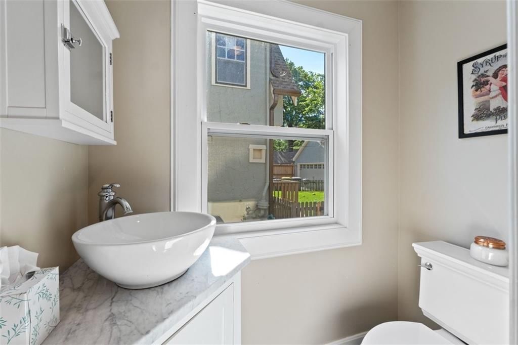 637 W 70th Terrace — photo 11