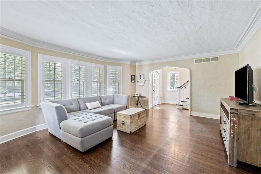 637 W 70th Terrace — photo 5