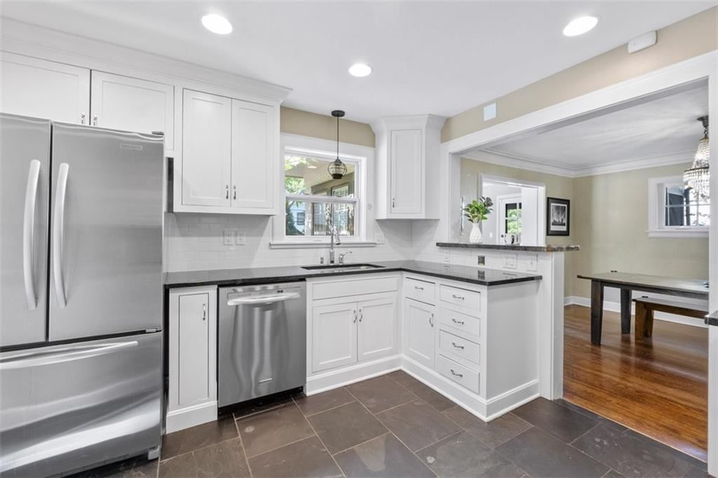 637 W 70th Terrace — photo 8