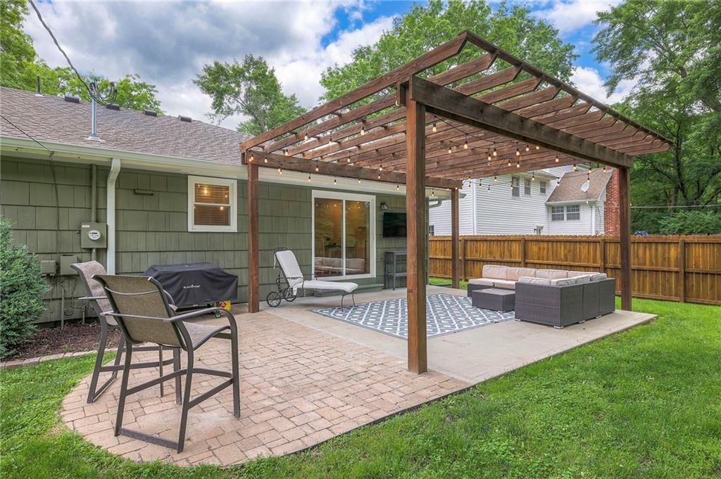 9711 ROE Avenue — photo 34