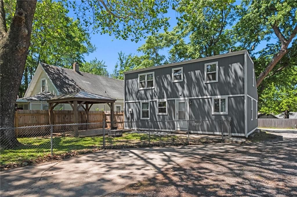 819 S Huttig Avenue — photo 26