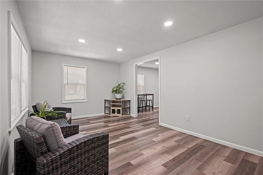 819 S Huttig Avenue — photo 5
