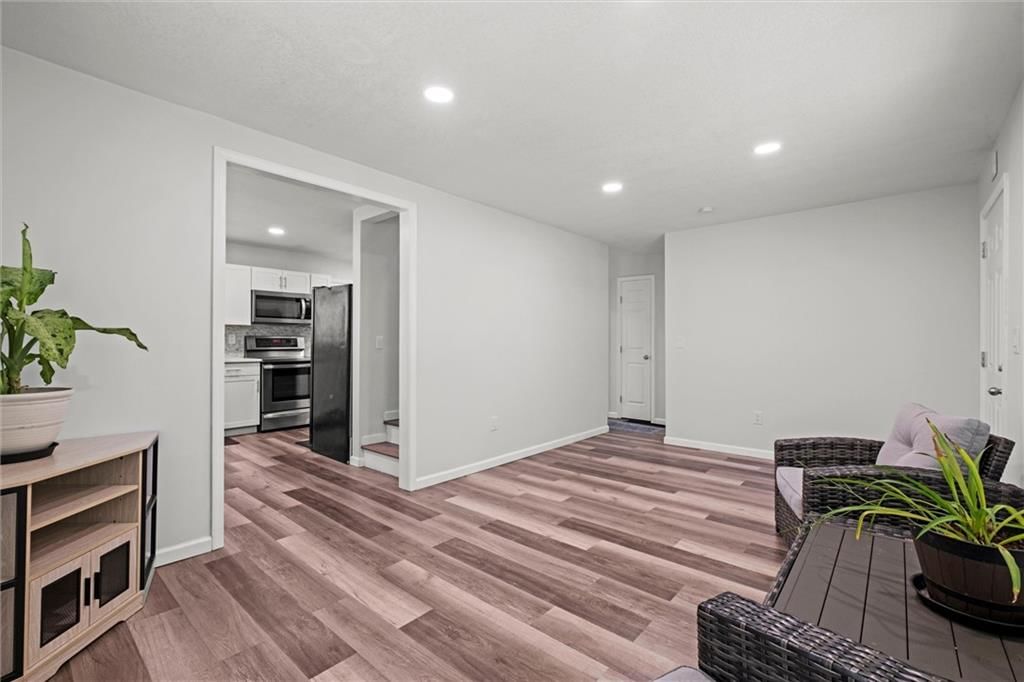 819 S Huttig Avenue — photo 7