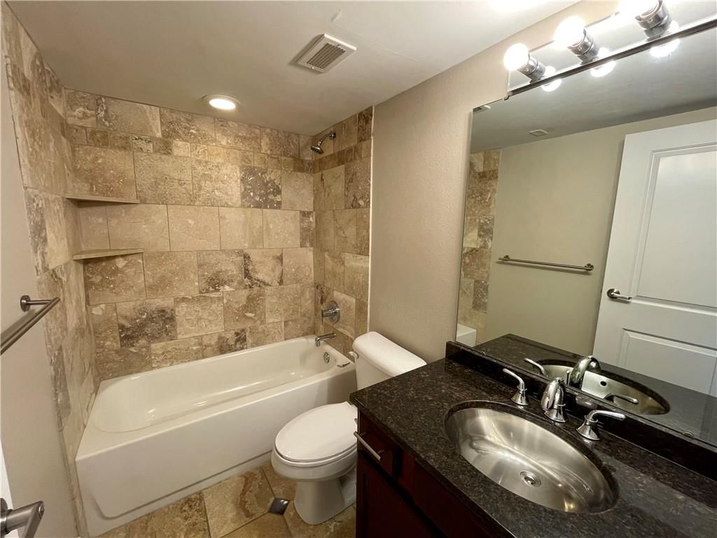 700 E 8TH Street — photo 11