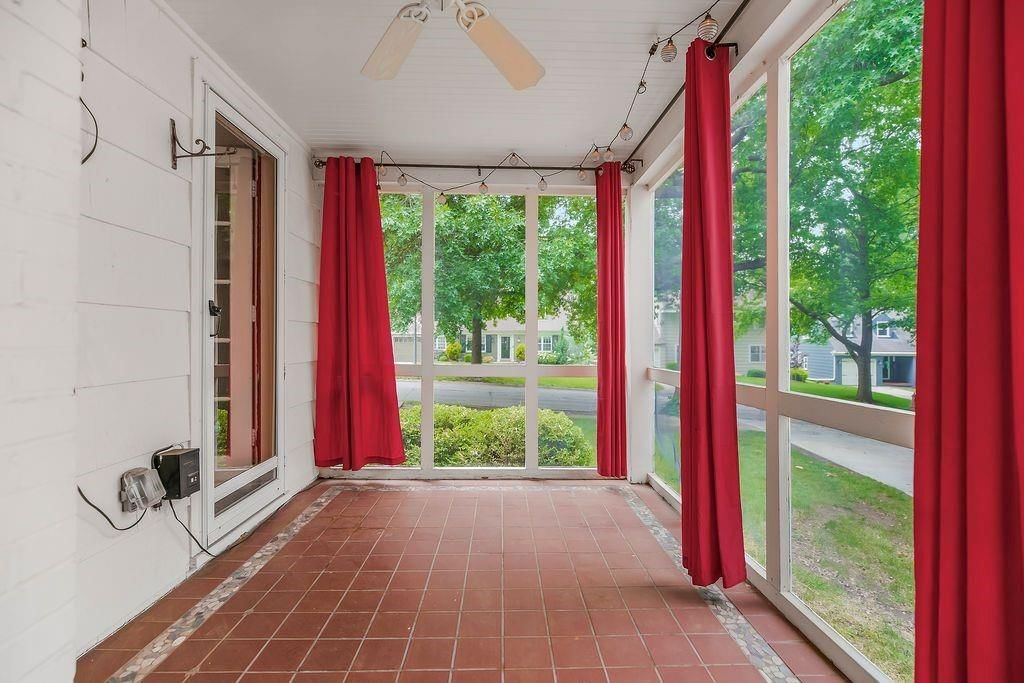 6733 Kenwood Avenue — photo 5