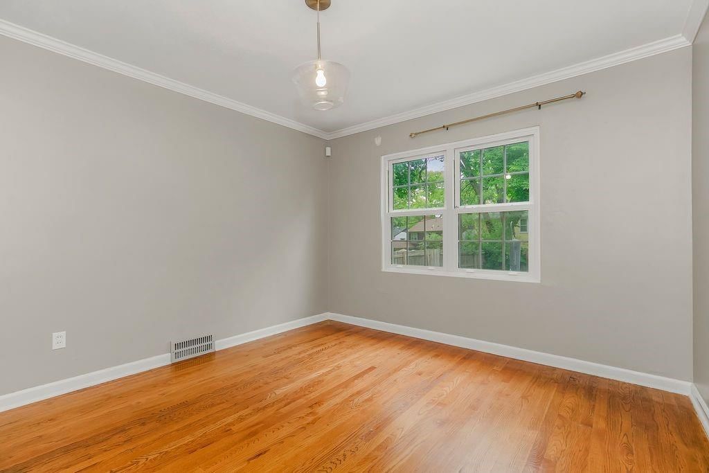 6733 Kenwood Avenue — photo 7