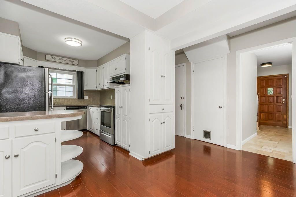 6733 Kenwood Avenue — photo 8