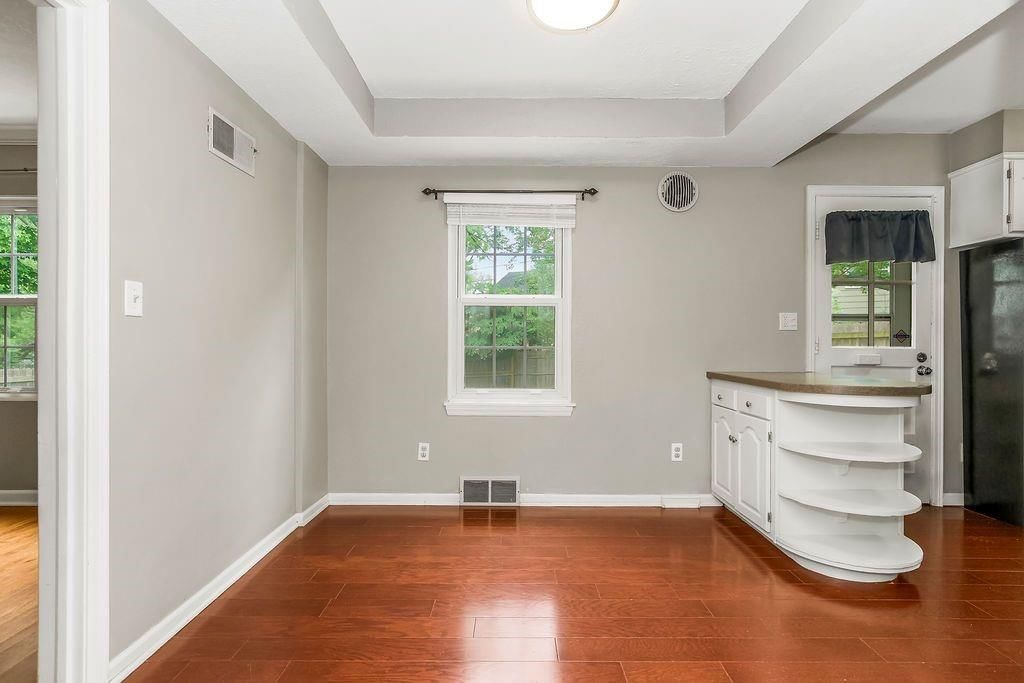 6733 Kenwood Avenue — photo 9