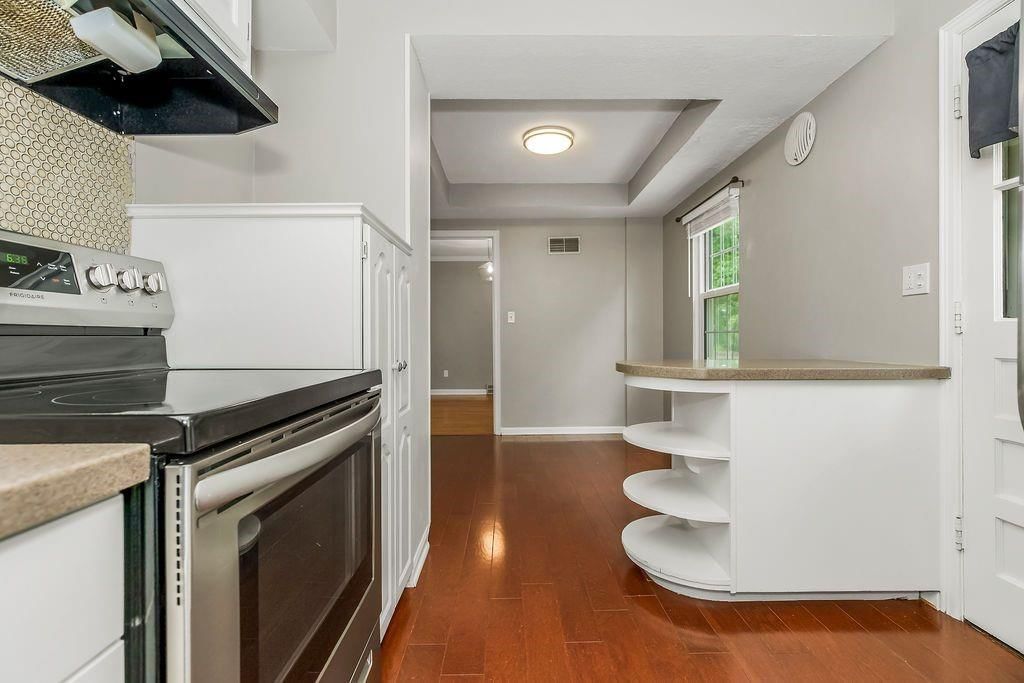6733 Kenwood Avenue — photo 10