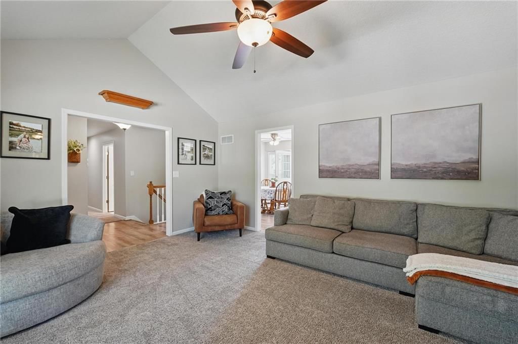 324 NW Palmer Drive — photo 8