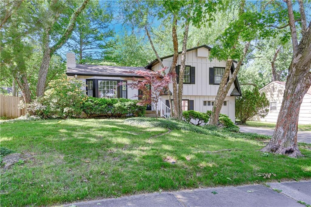 7721 W 96th Street, Overland Park, KS