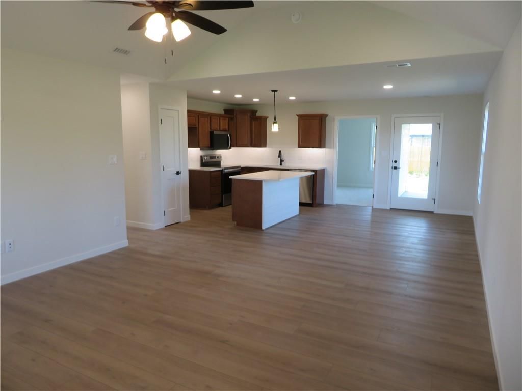 902 2ND Street — photo 4