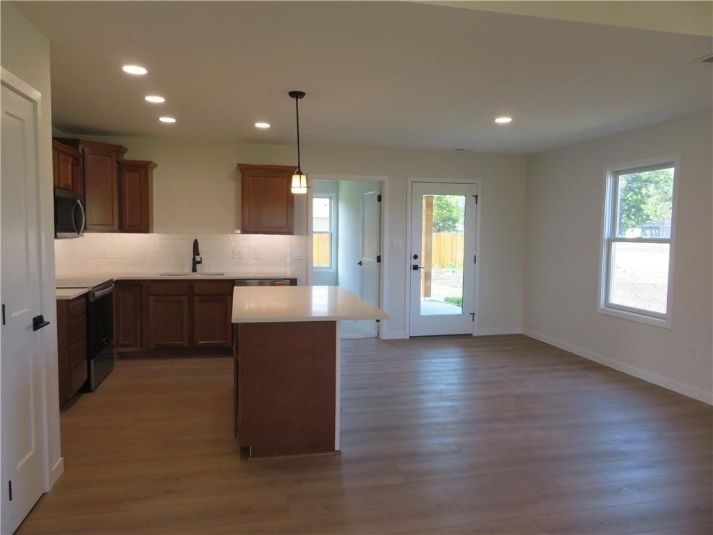 902 2ND Street — photo 6