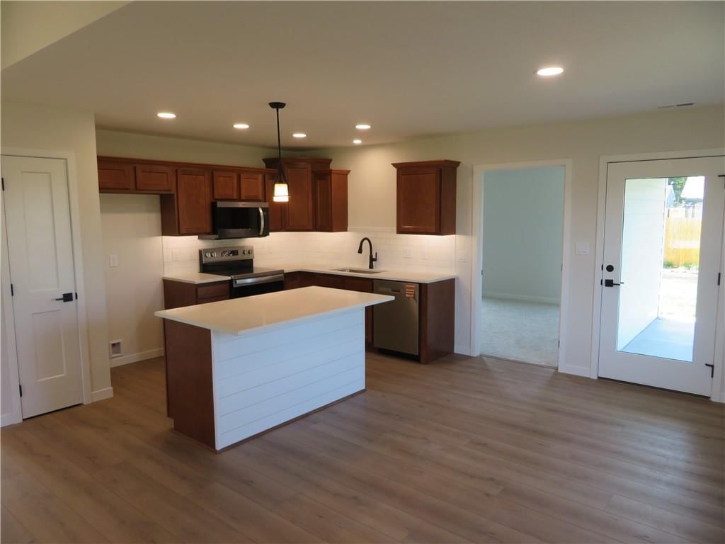902 2ND Street — photo 7