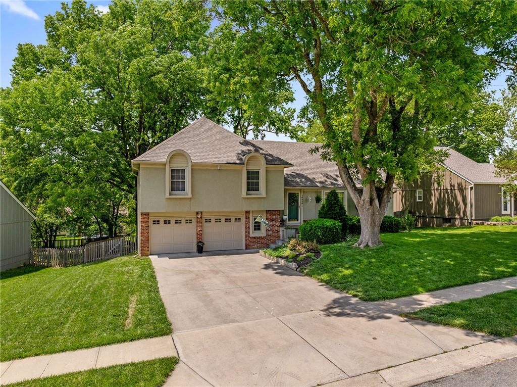 10326 Westgate Street, Overland Park, KS