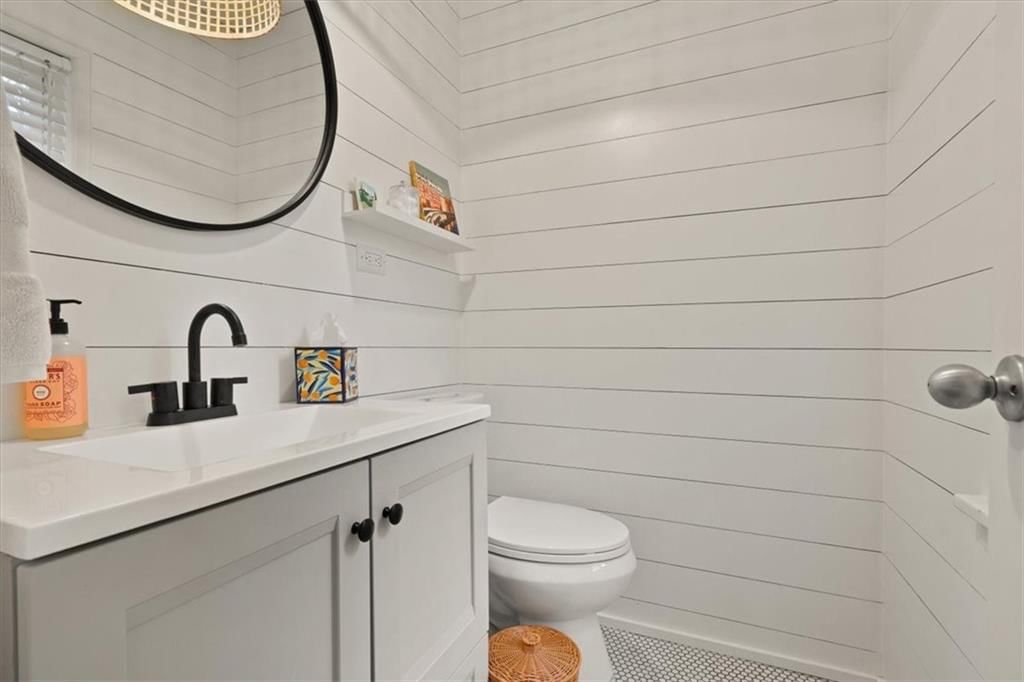 428 E 64th Terrace — photo 11
