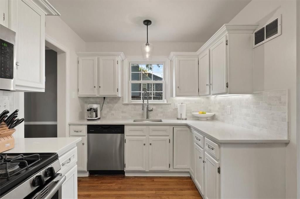 428 E 64th Terrace — photo 13