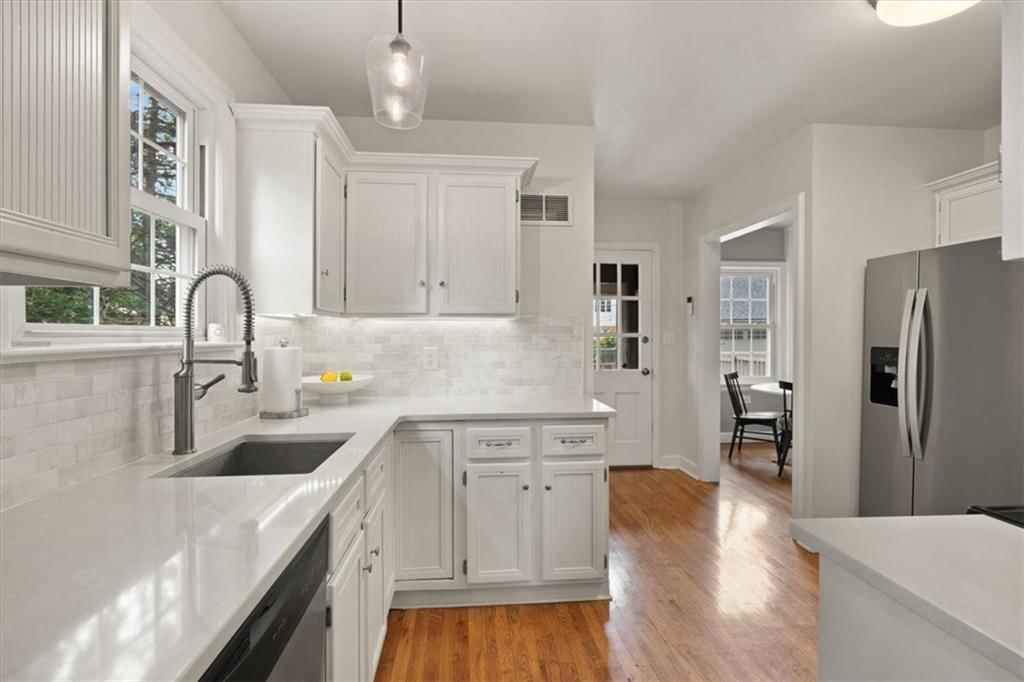 428 E 64th Terrace — photo 14