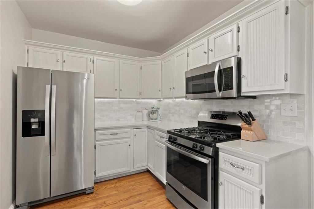 428 E 64th Terrace — photo 15