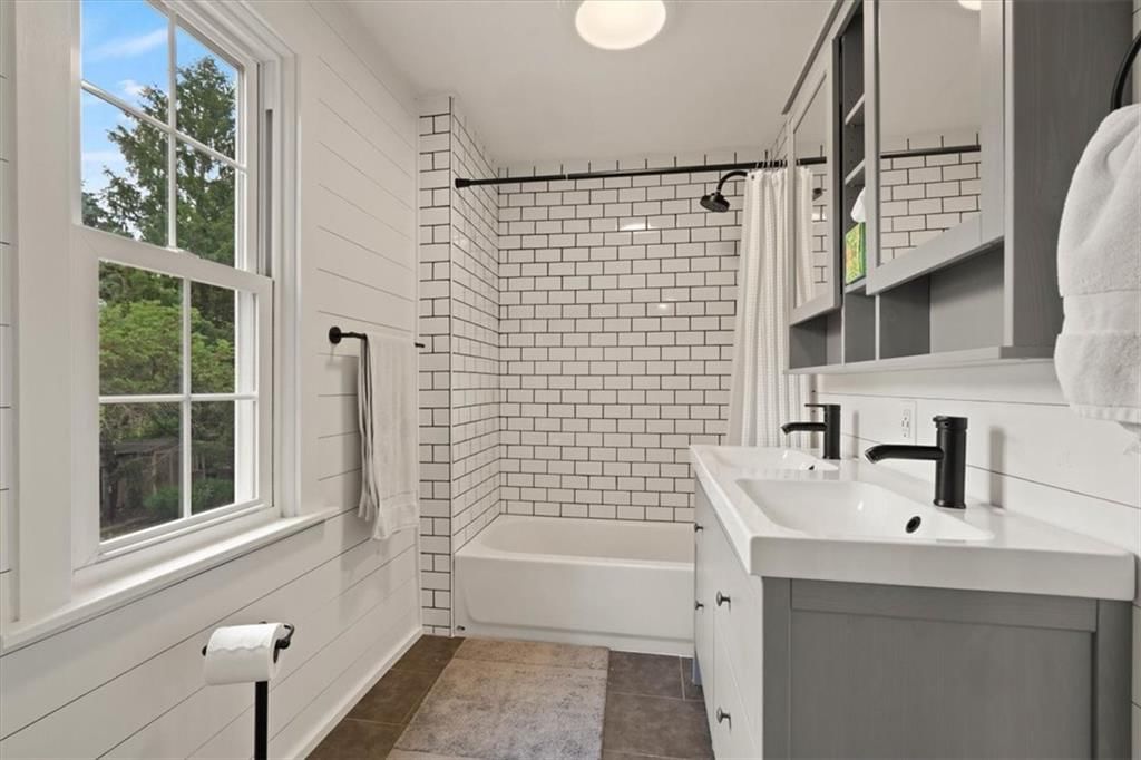 428 E 64th Terrace — photo 18