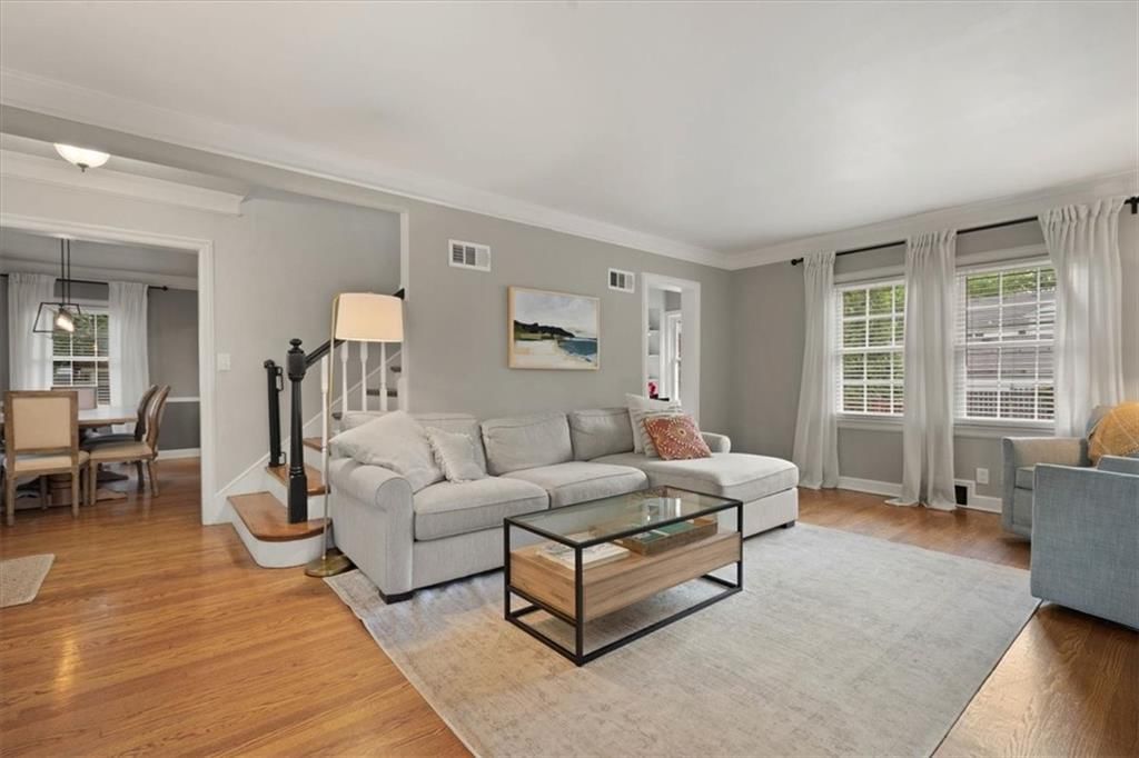 428 E 64th Terrace — photo 4