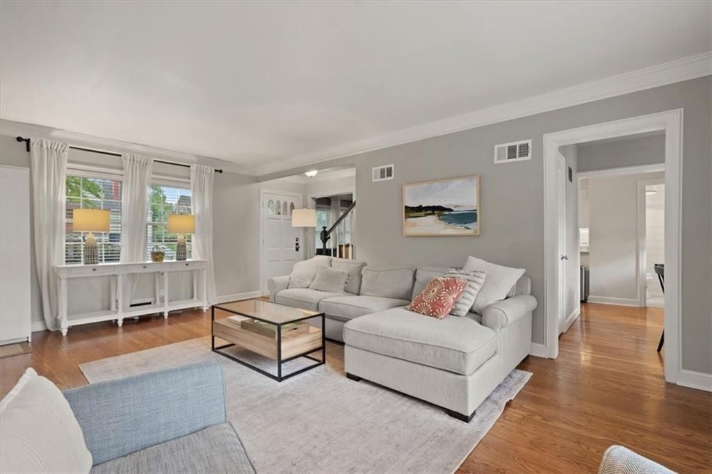 428 E 64th Terrace — photo 6