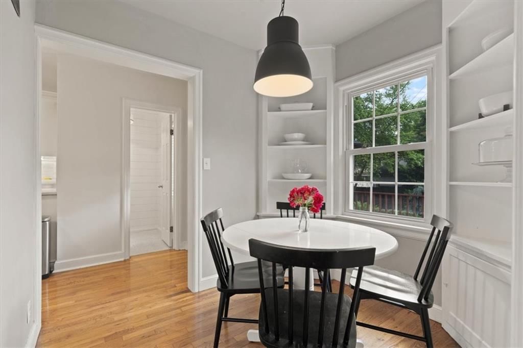 428 E 64th Terrace — photo 9