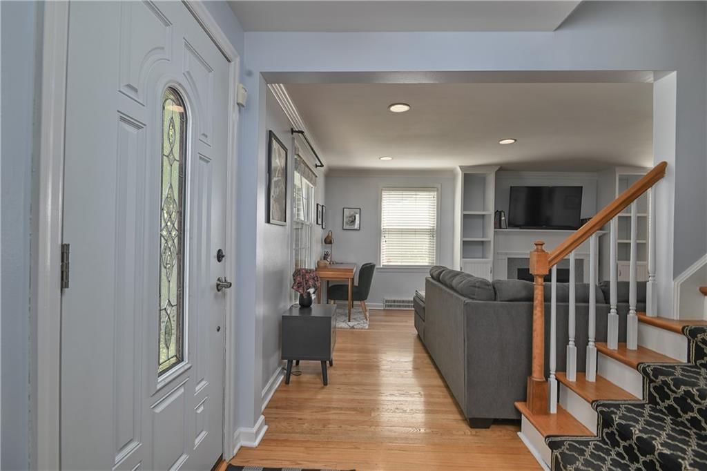 433 E 73rd Terrace — photo 3