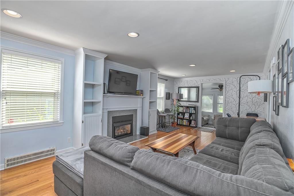 433 E 73rd Terrace — photo 5