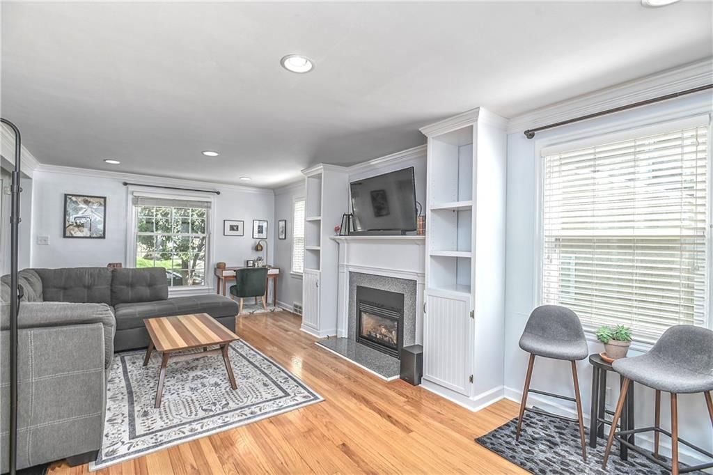 433 E 73rd Terrace — photo 8