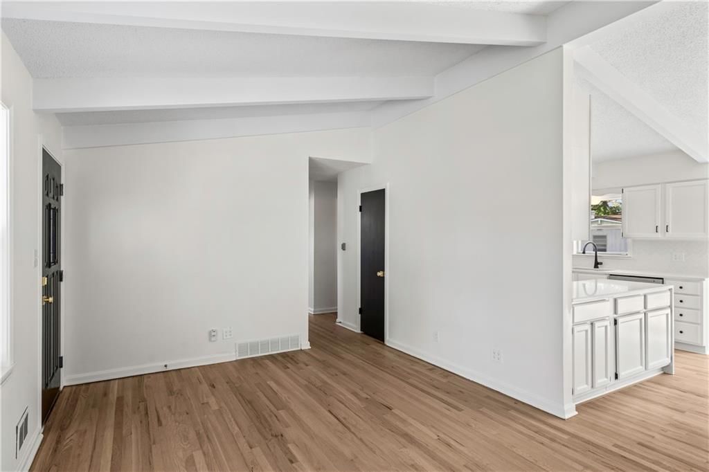 6310 N Howard Avenue — photo 11