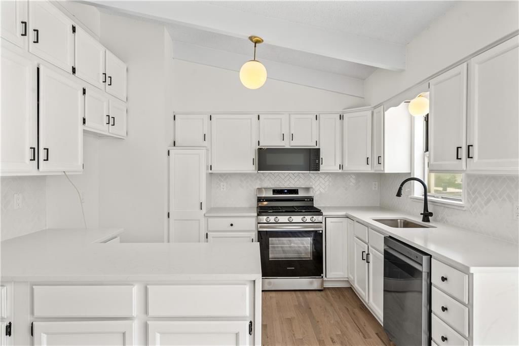 6310 N Howard Avenue — photo 15
