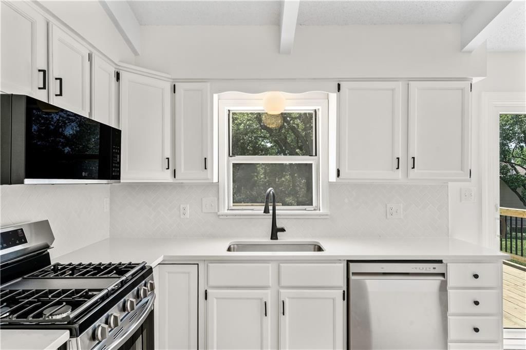6310 N Howard Avenue — photo 17