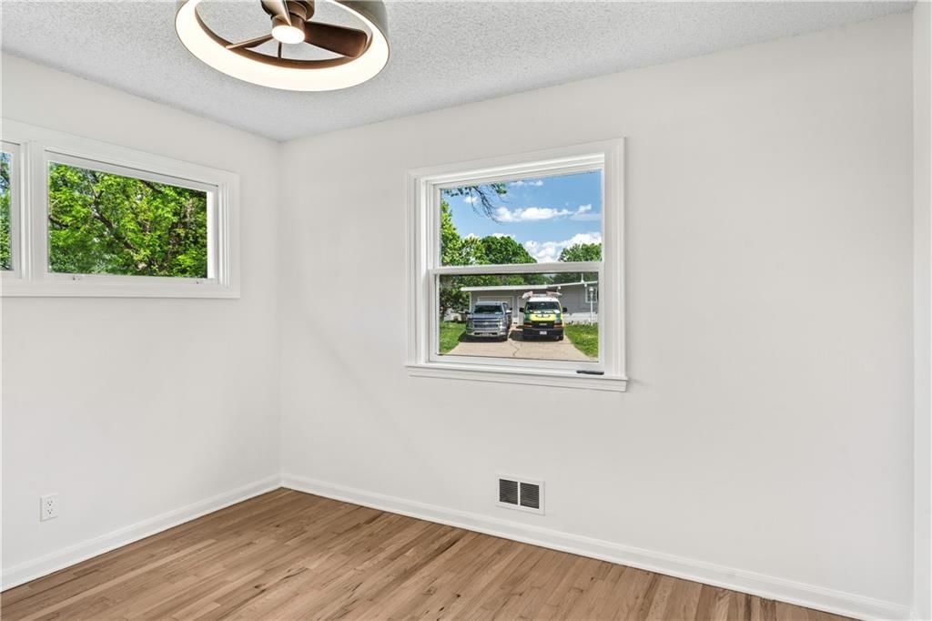 6310 N Howard Avenue — photo 27
