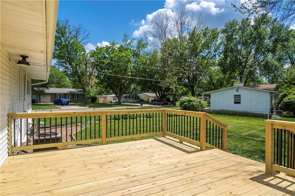6310 N Howard Avenue — photo 30