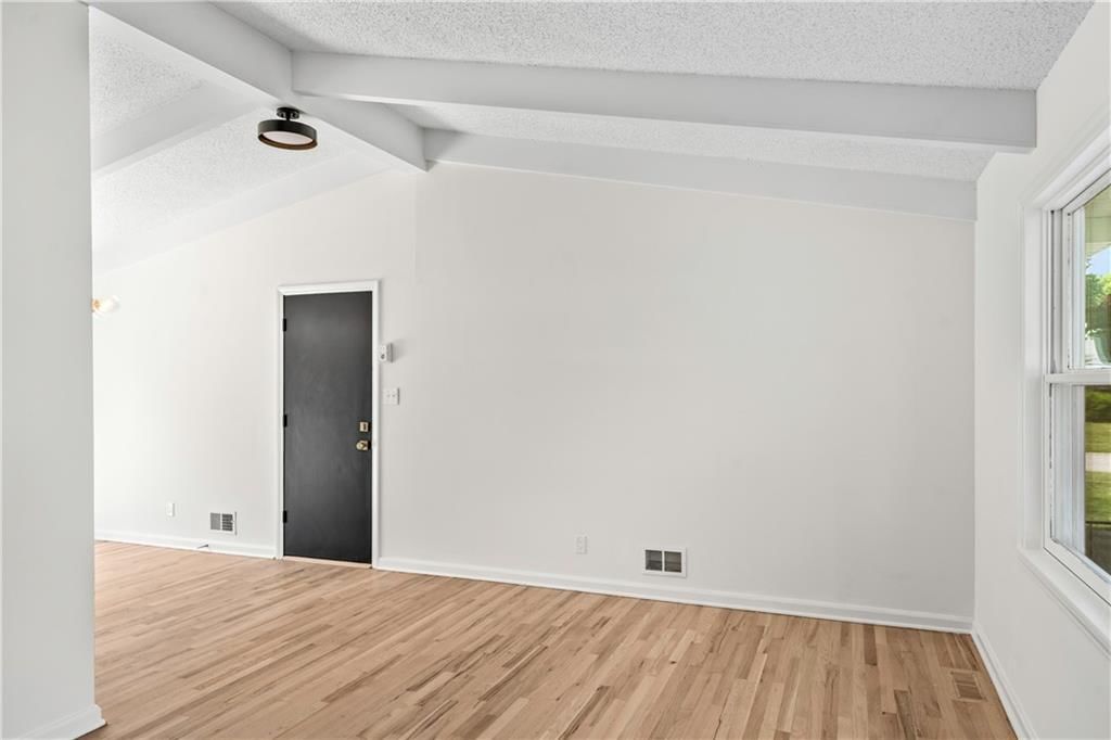 6310 N Howard Avenue — photo 10