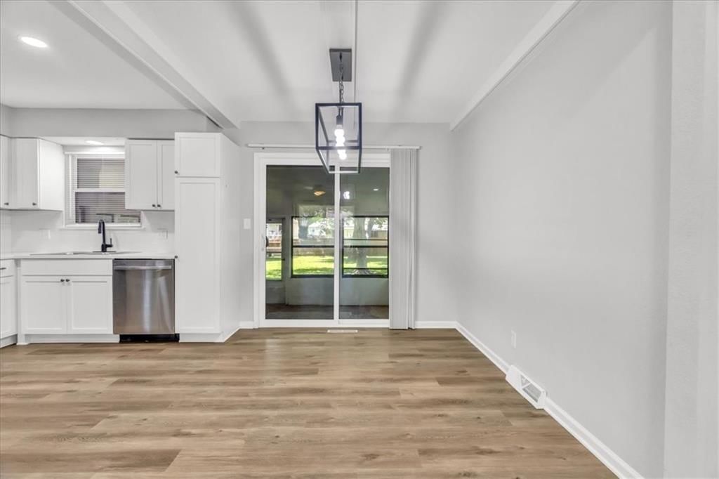 209 SW Queens Lane — photo 11