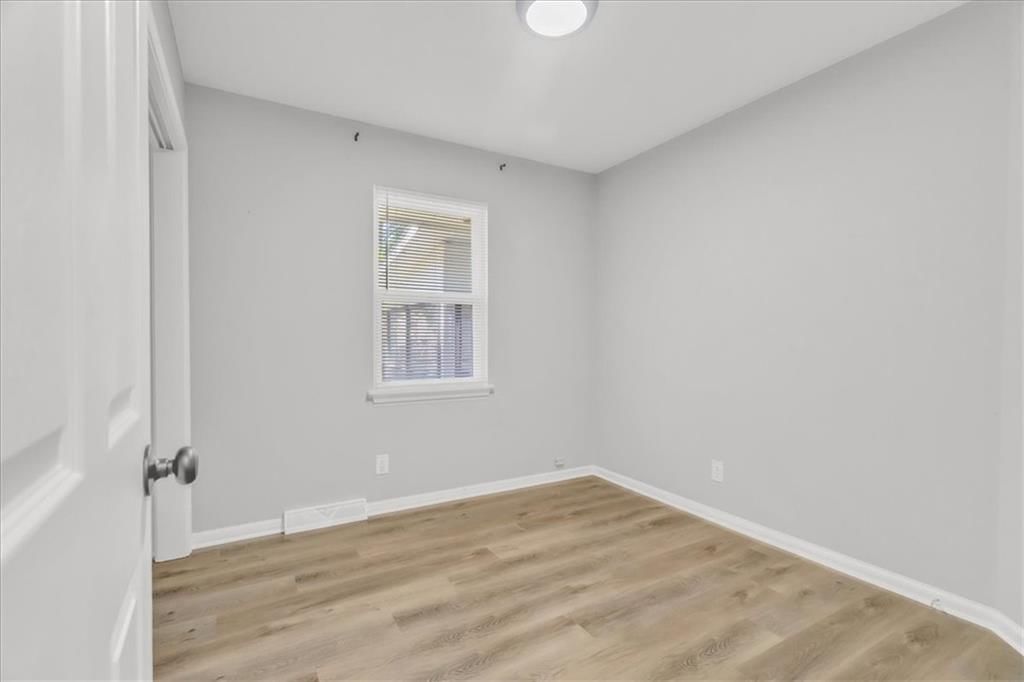 209 SW Queens Lane — photo 13