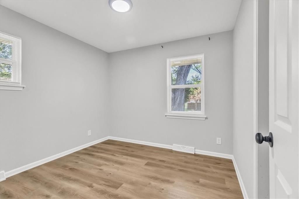 209 SW Queens Lane — photo 15