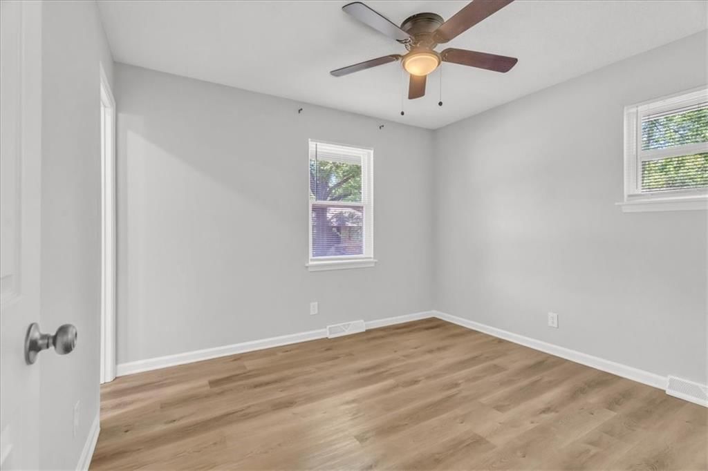 209 SW Queens Lane — photo 17