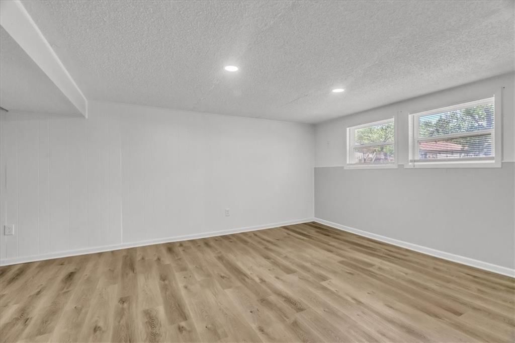209 SW Queens Lane — photo 22