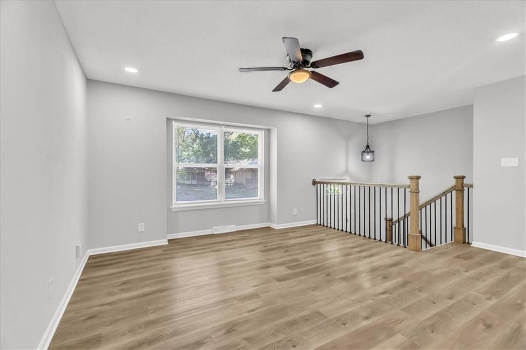 209 SW Queens Lane — photo 6