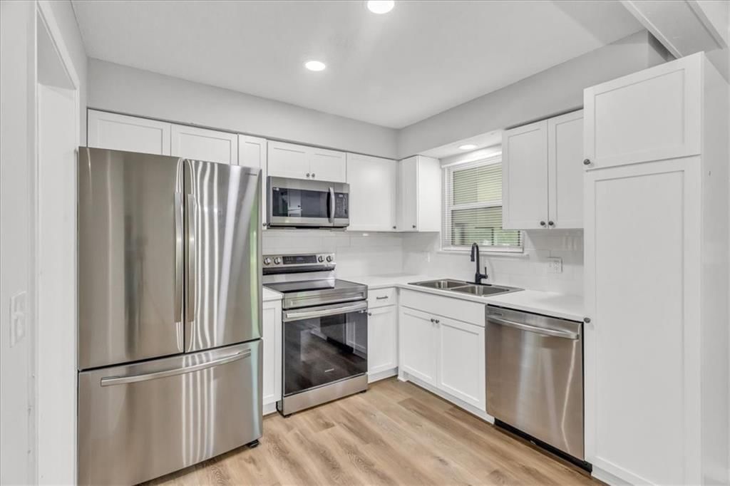 209 SW Queens Lane — photo 7