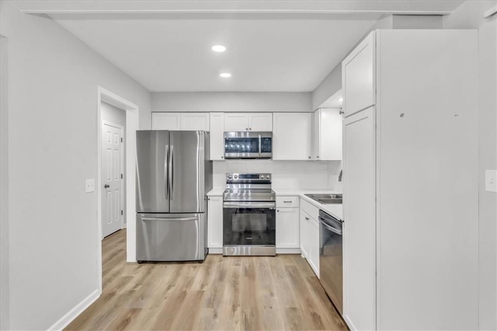 209 SW Queens Lane — photo 8
