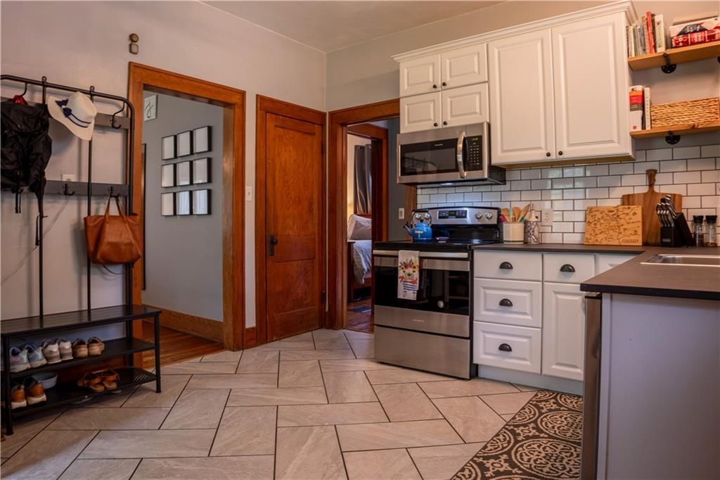 907 W 6th Street — photo 11
