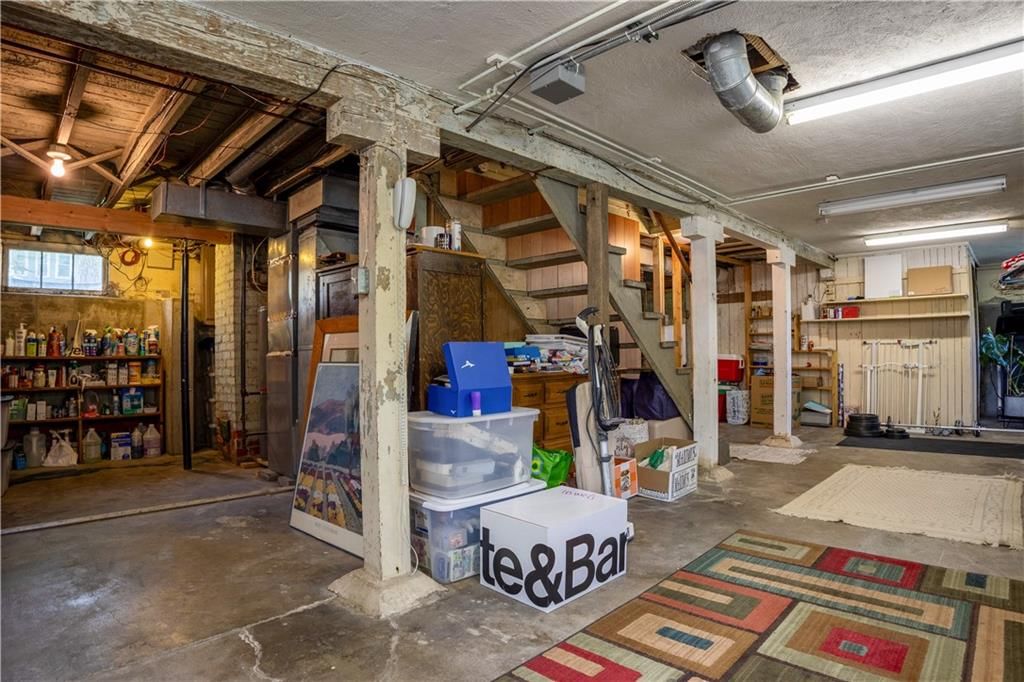 907 W 6th Street — photo 32