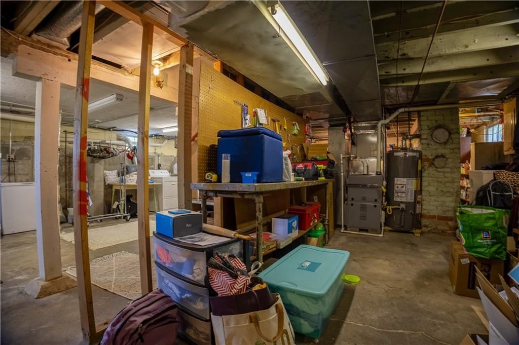 907 W 6th Street — photo 33