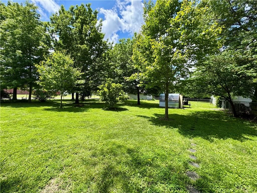 321 E Walnut Street — photo 2