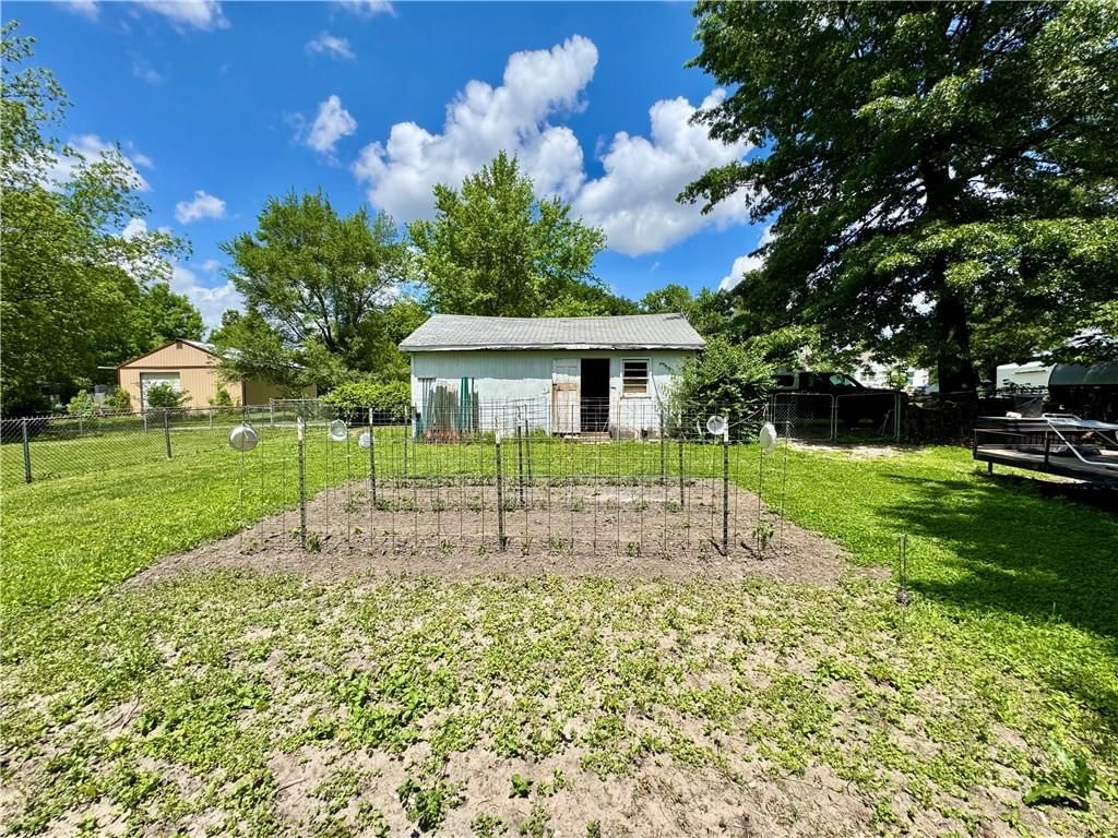 321 E Walnut Street — photo 3